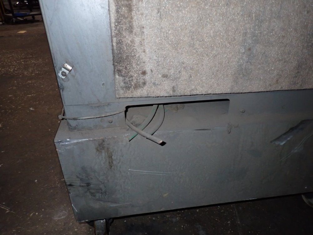 Fanuc R-2000ia Robot - R-2000ia