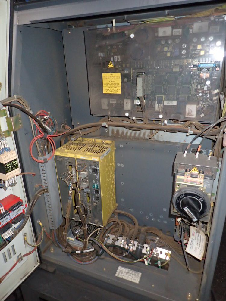 Fanuc R-2000ia Robot - R-2000ia