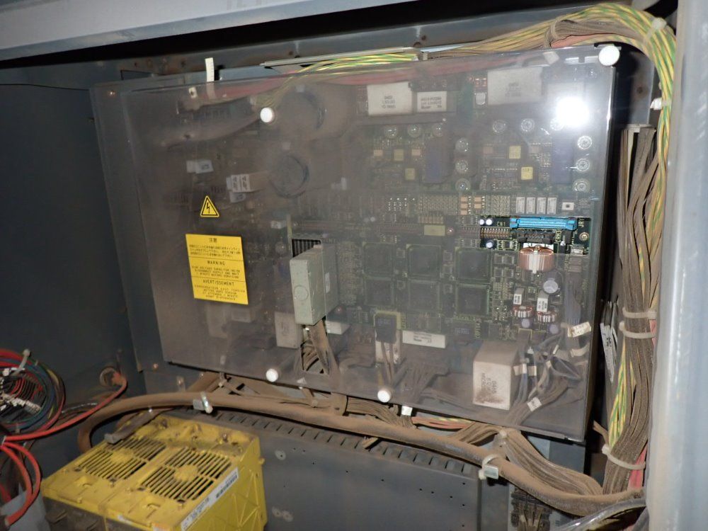 Fanuc R-2000ia Robot - R-2000ia