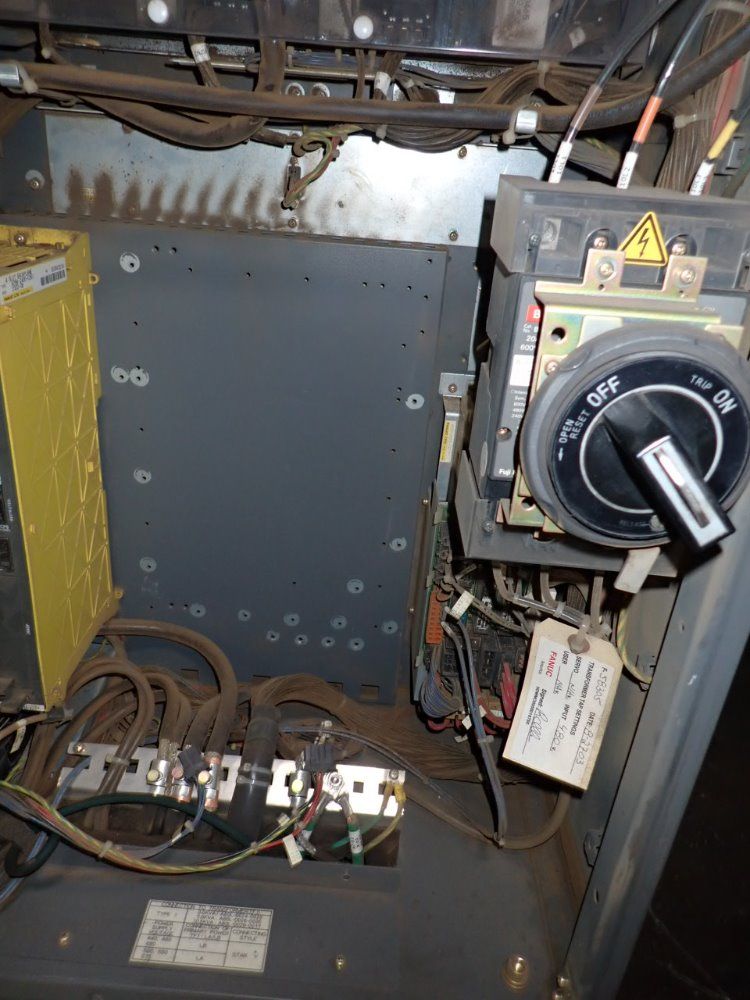 Fanuc R-2000ia Robot - R-2000ia