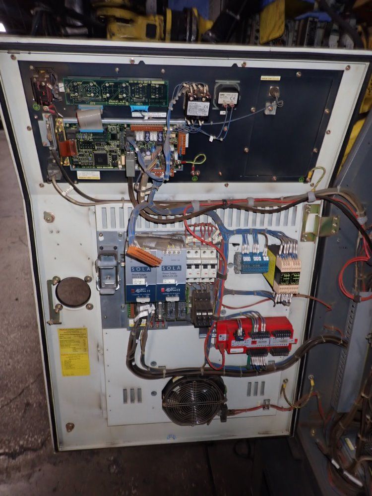 Fanuc R-2000ia Robot - R-2000ia