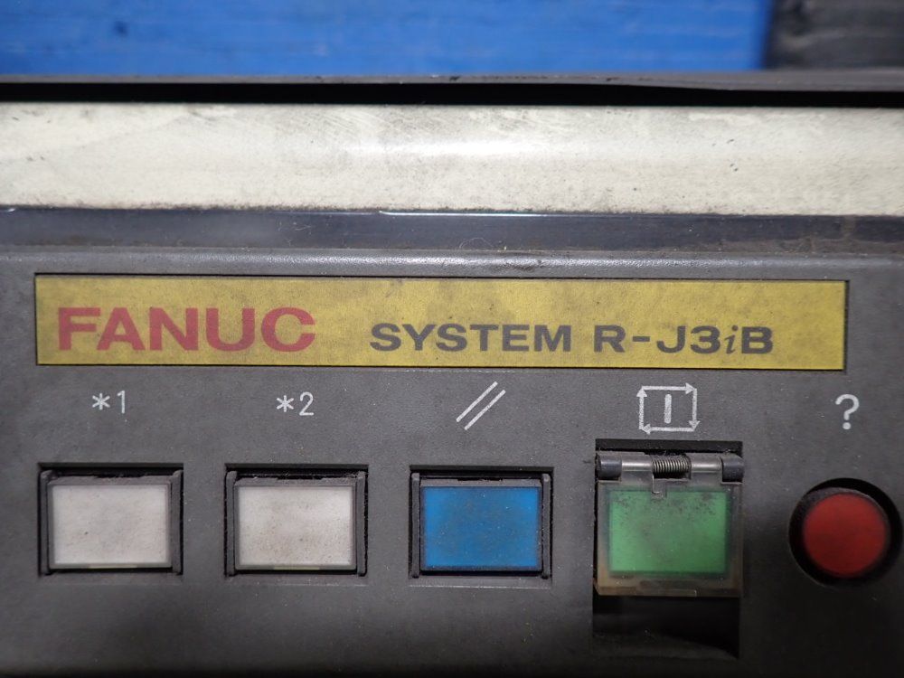 Fanuc R-2000ia Robot - R-2000ia