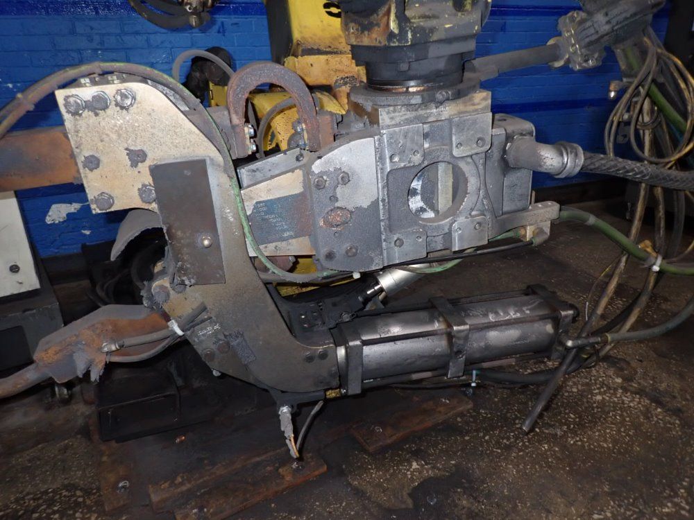 Fanuc R-2000ia Robot - R-2000ia 165f