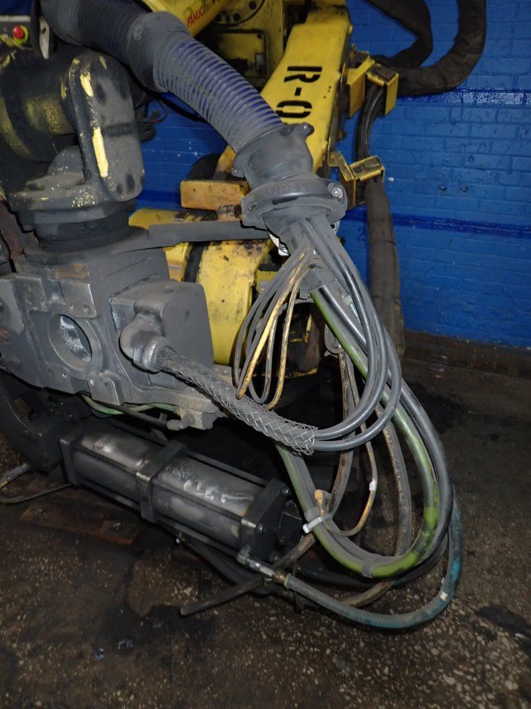 Fanuc R-2000ia Robot - R-2000ia 165f