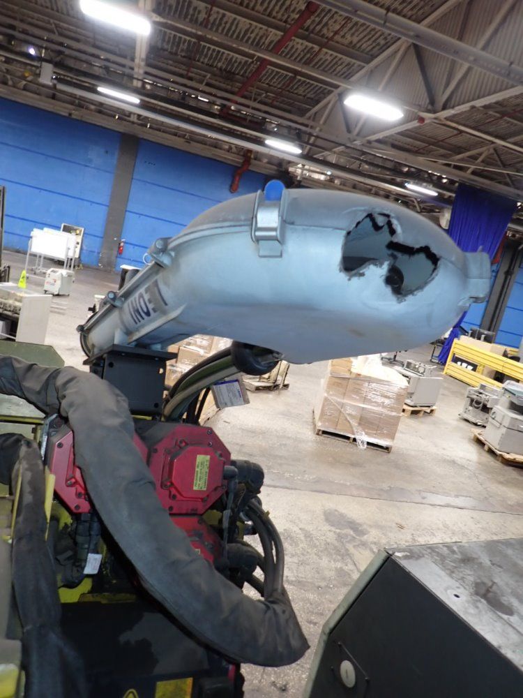 Fanuc R-2000ia Robot - R-2000ia 165f