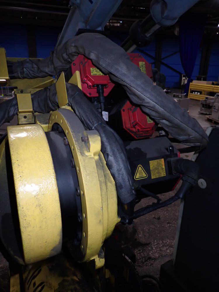 Fanuc R-2000ia Robot - R-2000ia 165f