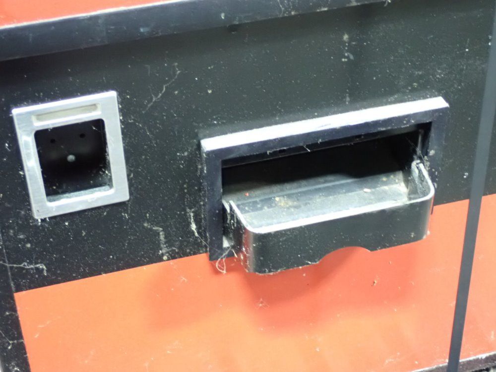 Dixie-narco Vending Machine - Dncb 180/10s-5