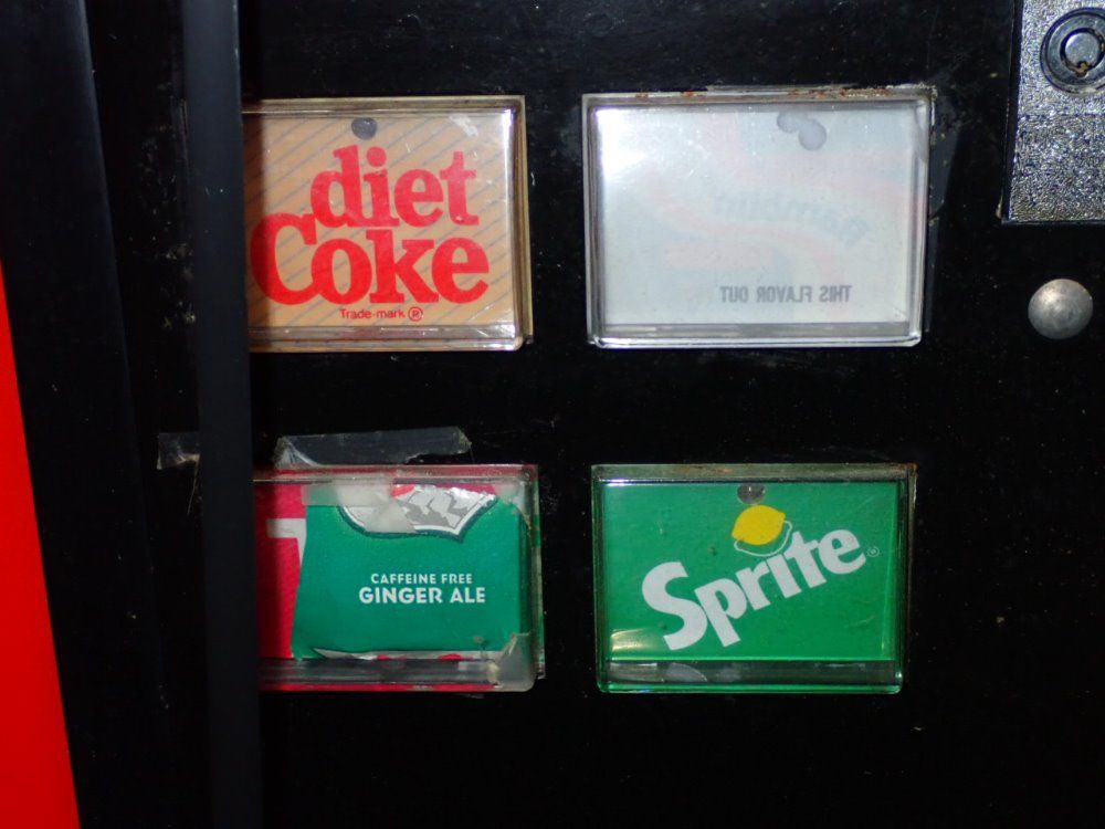 Dixie-narco Vending Machine - Dncb 180/10s-5