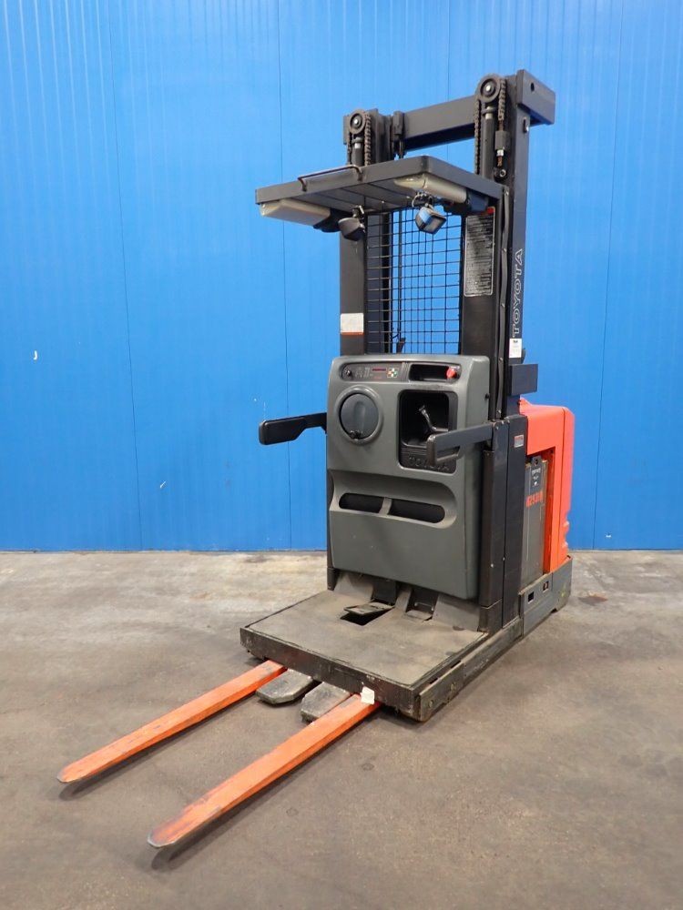 Toyota 3000 Lbs Electric Order Picker - 6bpu15