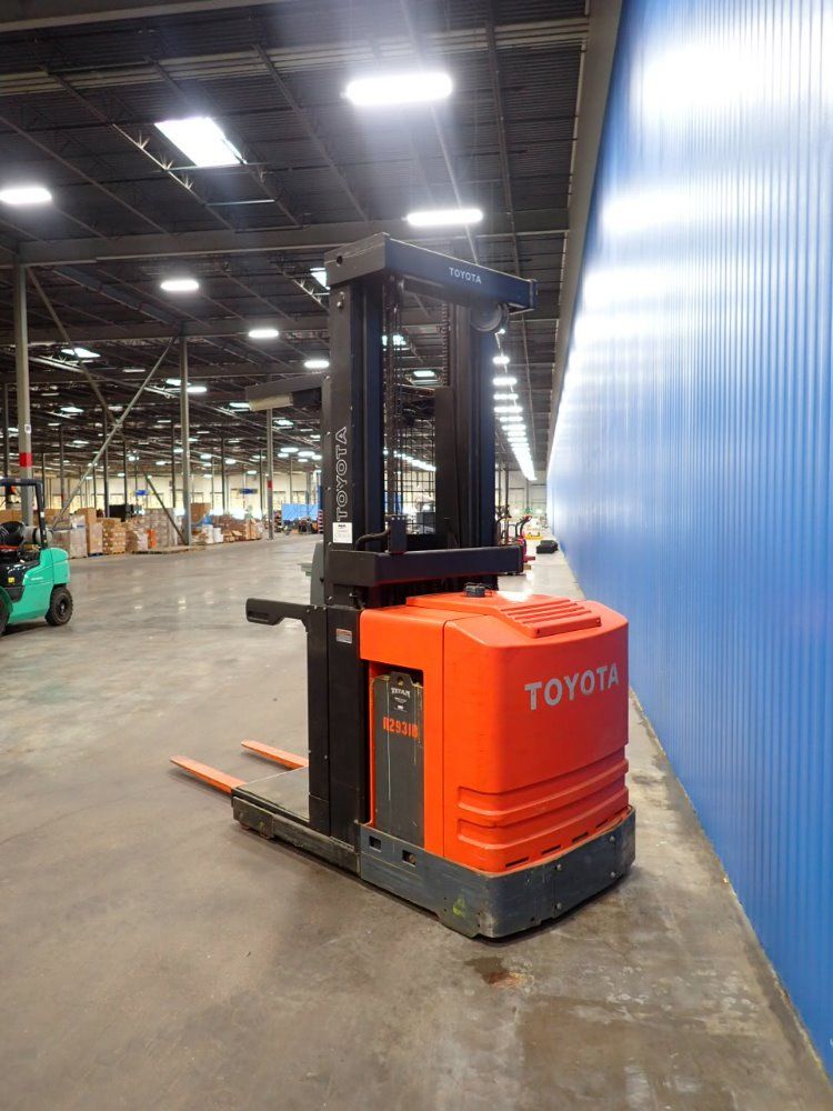 Toyota 3000 Lbs Electric Order Picker - 6bpu15