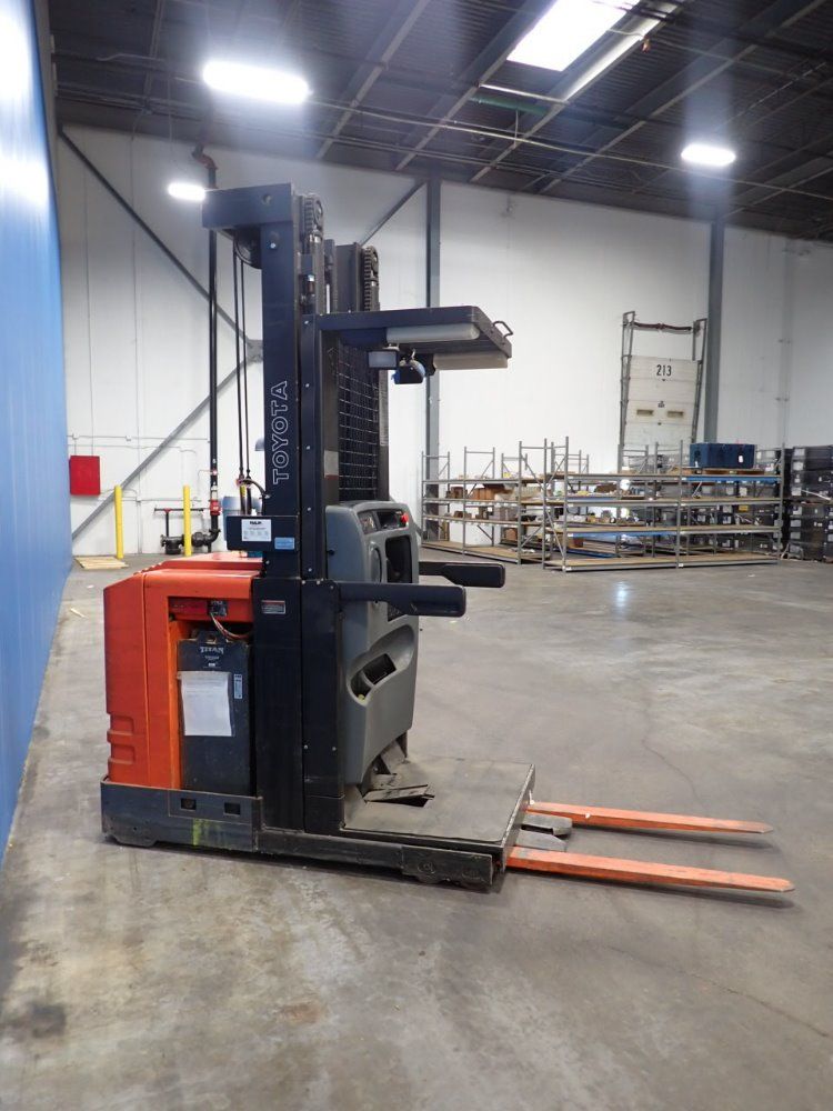 Toyota 3000 Lbs Electric Order Picker - 6bpu15