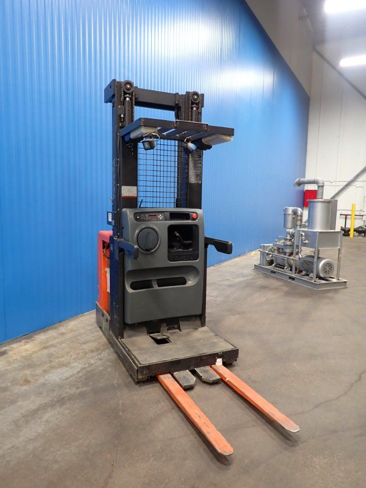 Toyota 3000 Lbs Electric Order Picker - 6bpu15