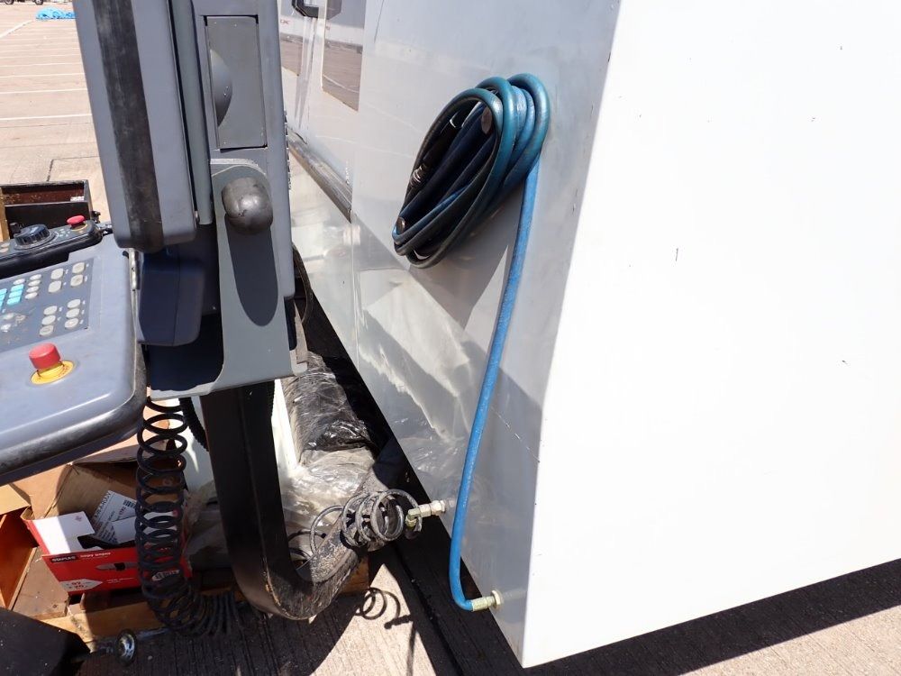 Hurco X: 64" Y: 33.8" Z: 29.9" Cnc Vertical Machining Center - Vmx64/40t