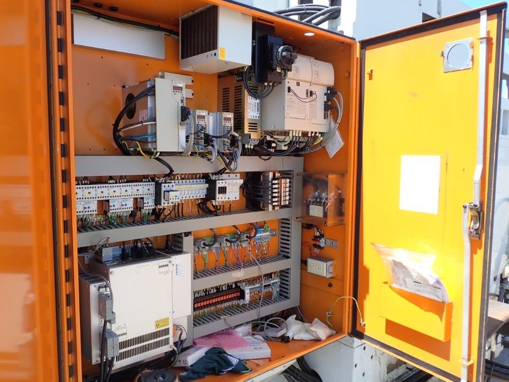 Hurco X: 64" Y: 33.8" Z: 29.9" Cnc Vertical Machining Center - Vmx64/40t