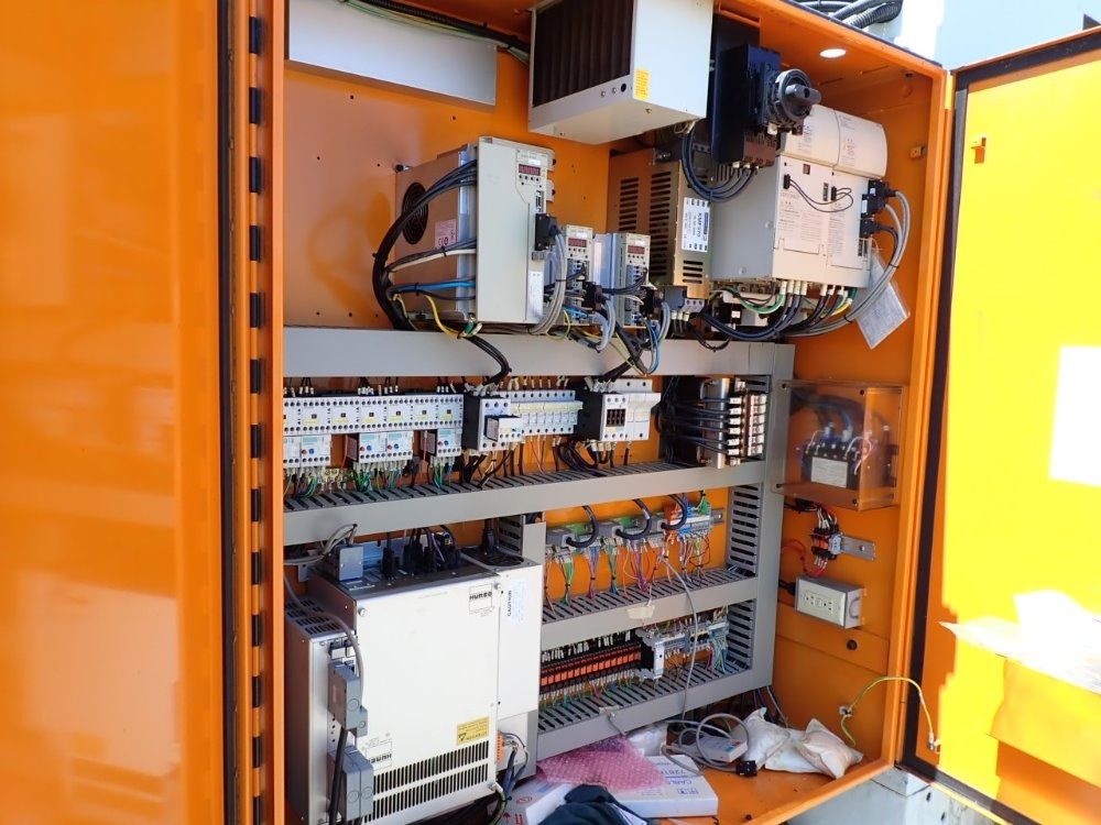 Hurco X: 64" Y: 33.8" Z: 29.9" Cnc Vertical Machining Center - Vmx64/40t