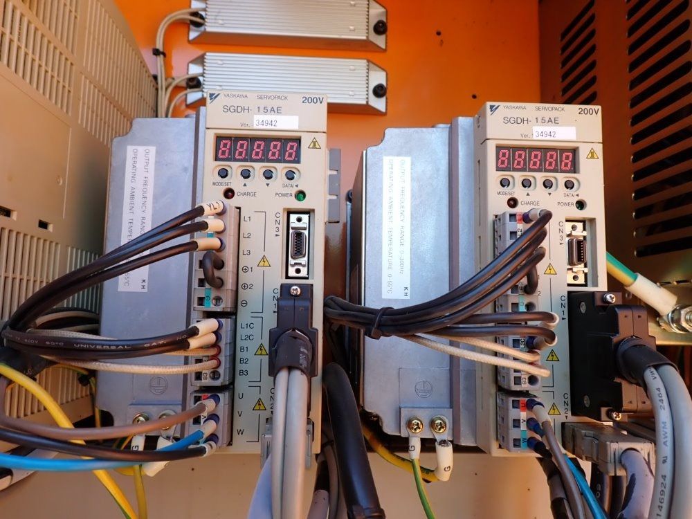 Hurco X: 64" Y: 33.8" Z: 29.9" Cnc Vertical Machining Center - Vmx64/40t