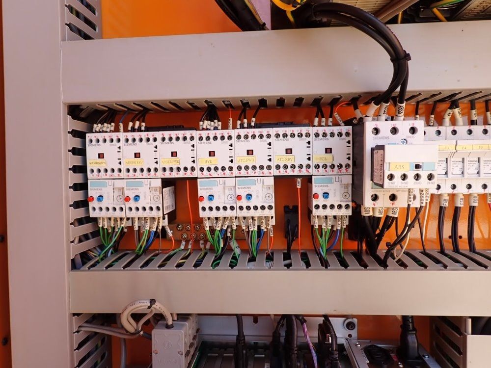 Hurco X: 64" Y: 33.8" Z: 29.9" Cnc Vertical Machining Center - Vmx64/40t