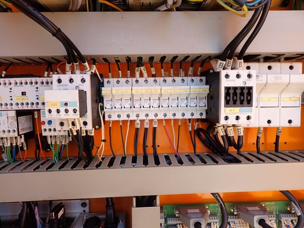 Hurco X: 64" Y: 33.8" Z: 29.9" Cnc Vertical Machining Center - Vmx64/40t