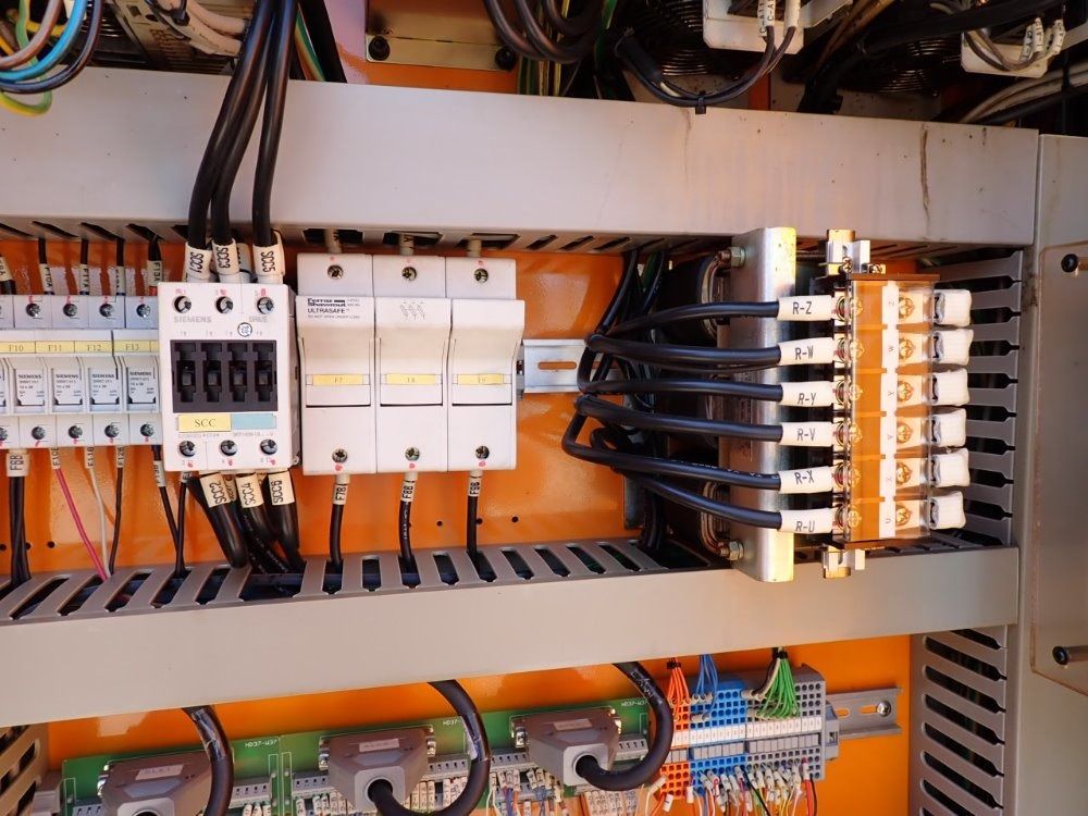 Hurco X: 64" Y: 33.8" Z: 29.9" Cnc Vertical Machining Center - Vmx64/40t