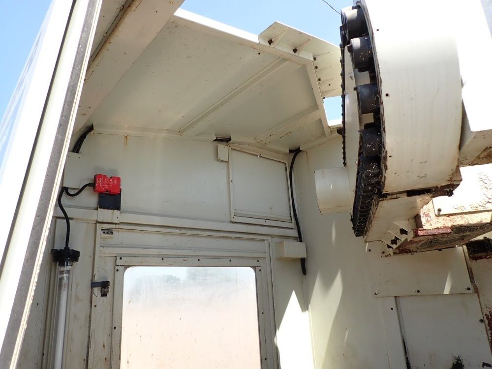 Hurco X: 64" Y: 33.8" Z: 29.9" Cnc Vertical Machining Center - Vmx64/40t