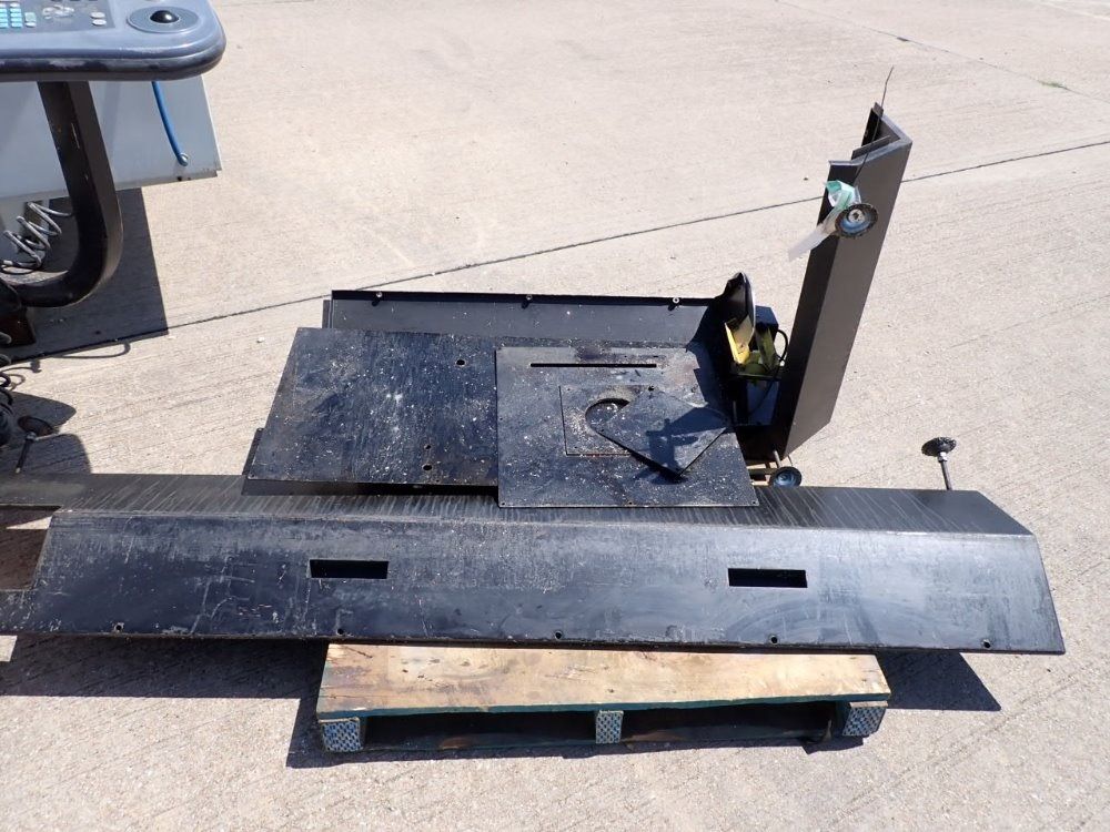 Hurco X: 64" Y: 33.8" Z: 29.9" Cnc Vertical Machining Center - Vmx64/40t