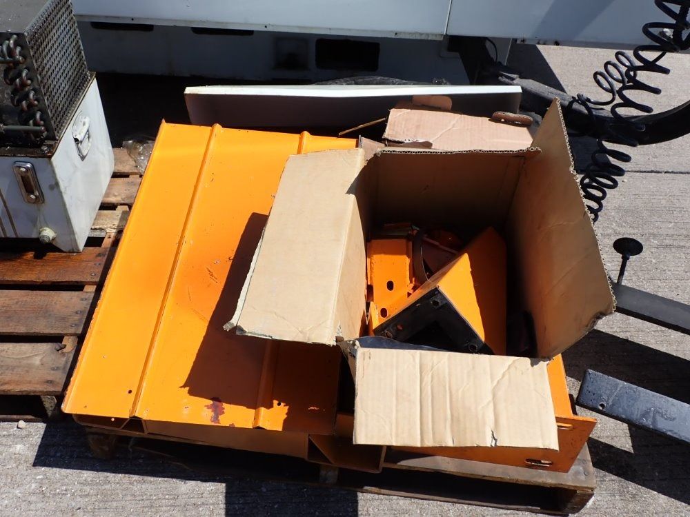 Hurco X: 64" Y: 33.8" Z: 29.9" Cnc Vertical Machining Center - Vmx64/40t