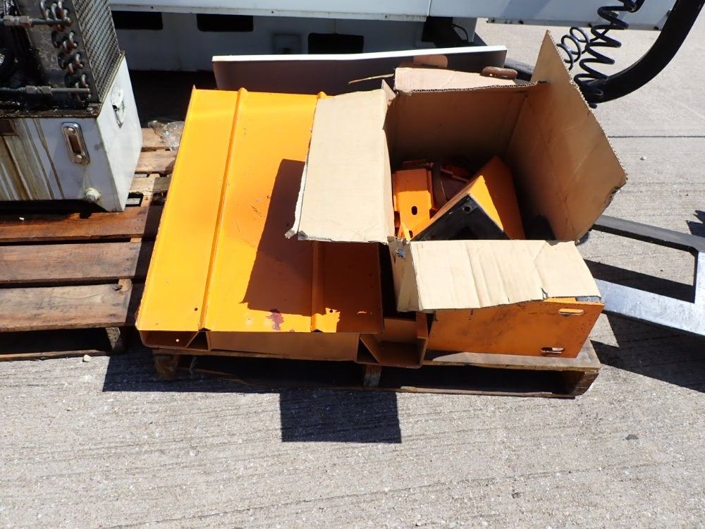 Hurco X: 64" Y: 33.8" Z: 29.9" Cnc Vertical Machining Center - Vmx64/40t