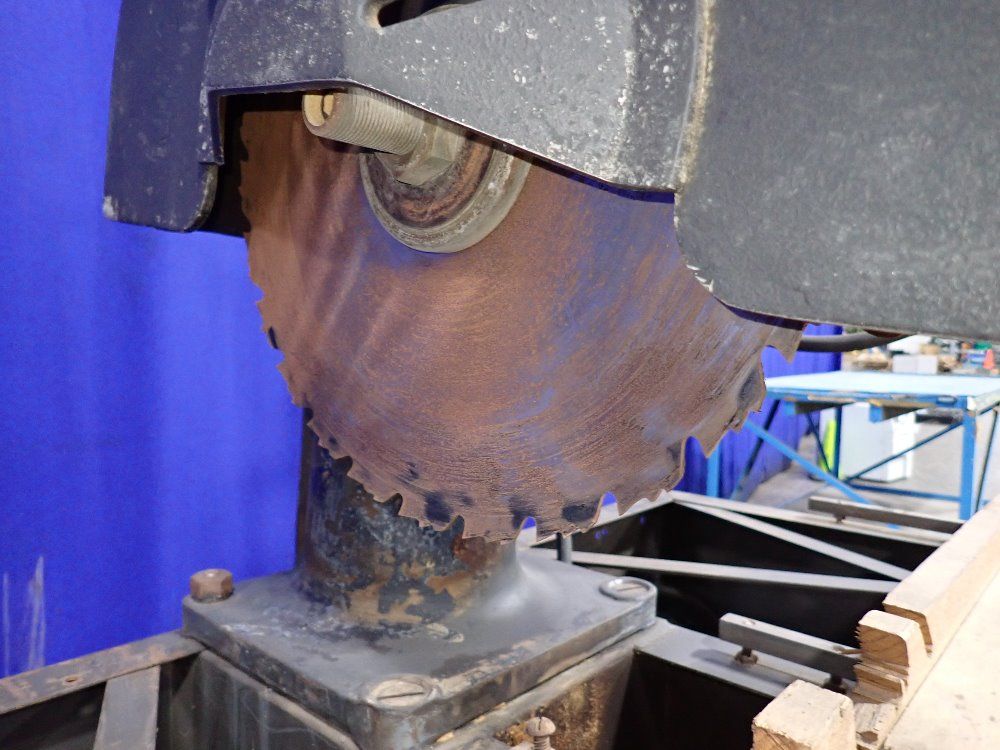 Dewalt 13" Radial Arm Saw - Ge