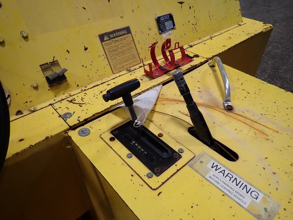 United Tractor 12000 Lbs Pushback Tractor - Sml-120f