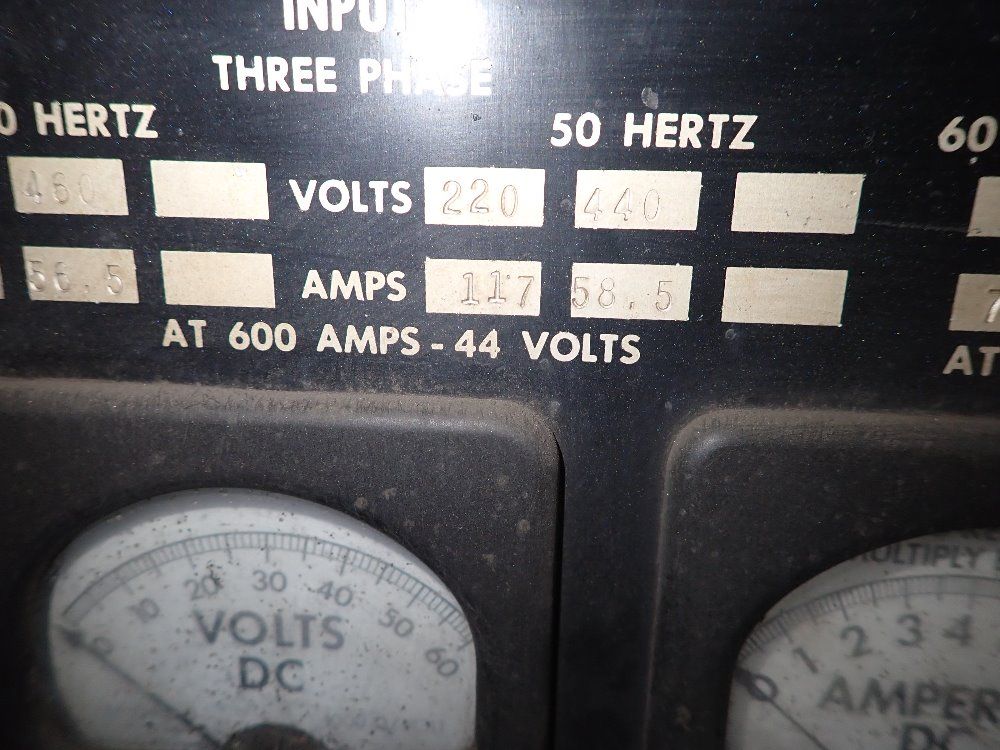 Lincoln Electric 600 Amps Welder - Dc600