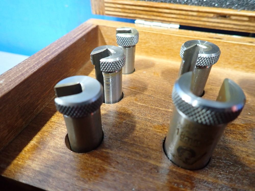 The Dumont Company Metric Broach Set - 44498