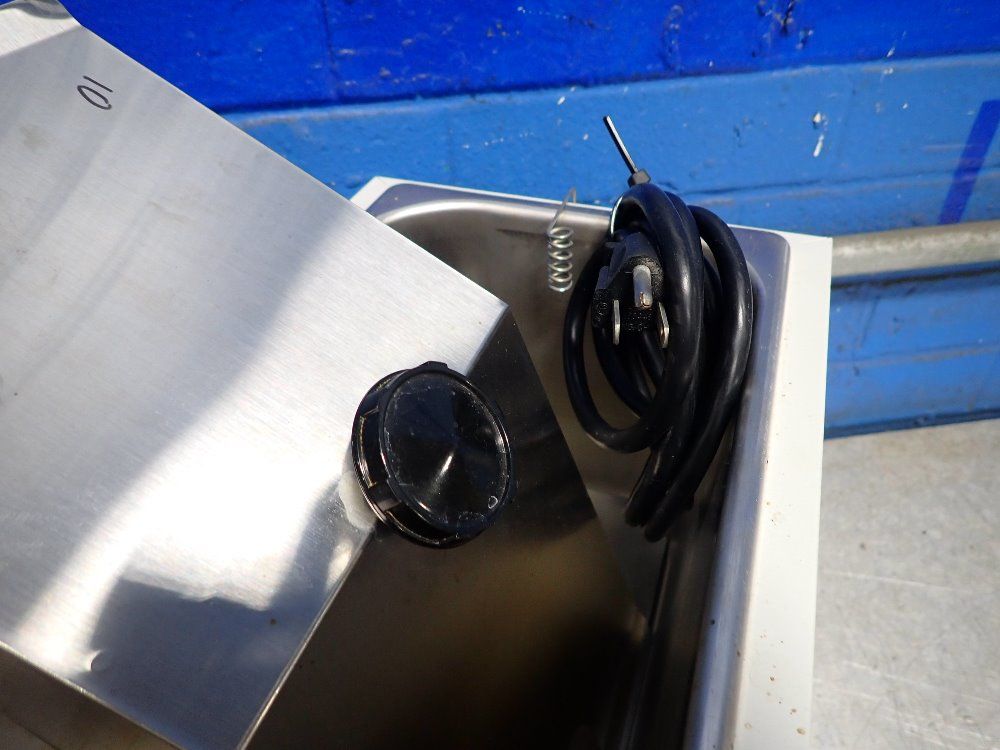 Thermo Scientific 6" X 11" X 6" Id Water Bath - 2833