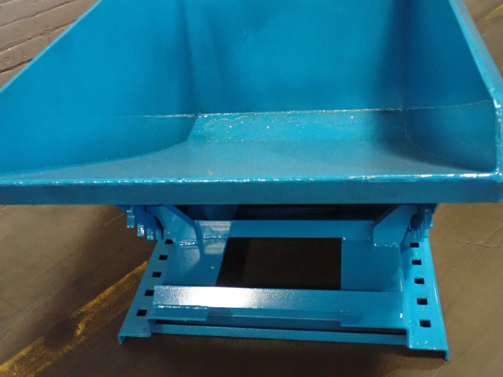 Marathon 0.5 Cu Yd / 2500# 0.5 Cubic Yard (2,500 Lb Capacity) Self-dumping Hopper With Posi-lock - Hd-50