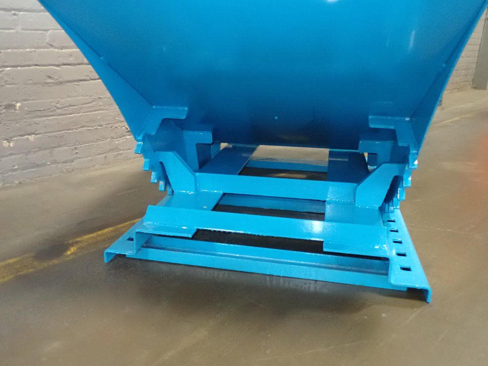 Marathon 0.5 Cu Yd / 2500# 0.5 Cubic Yard (2,500 Lb Capacity) Self-dumping Hopper With Posi-lock - Hd-50