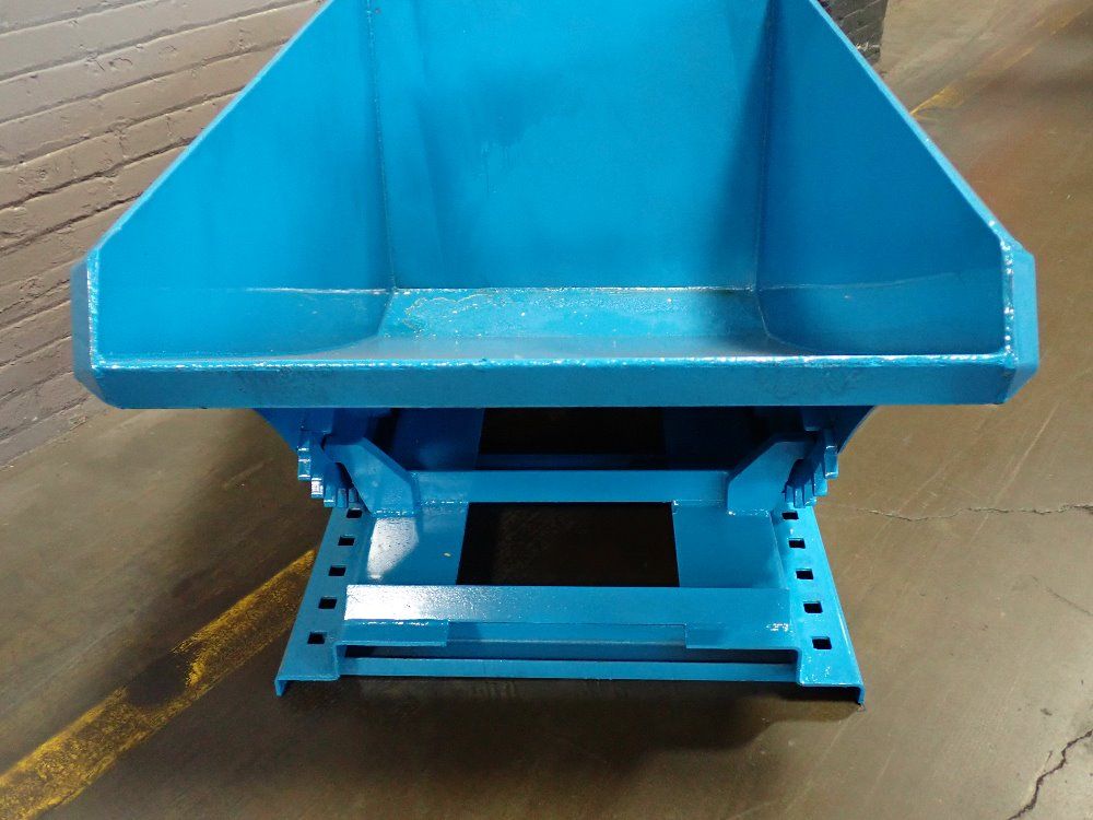 Marathon 0.5 Cu Yd / 2500# 0.5 Cubic Yard (2,500 Lb Capacity) Self-dumping Hopper With Posi-lock - Hd-50