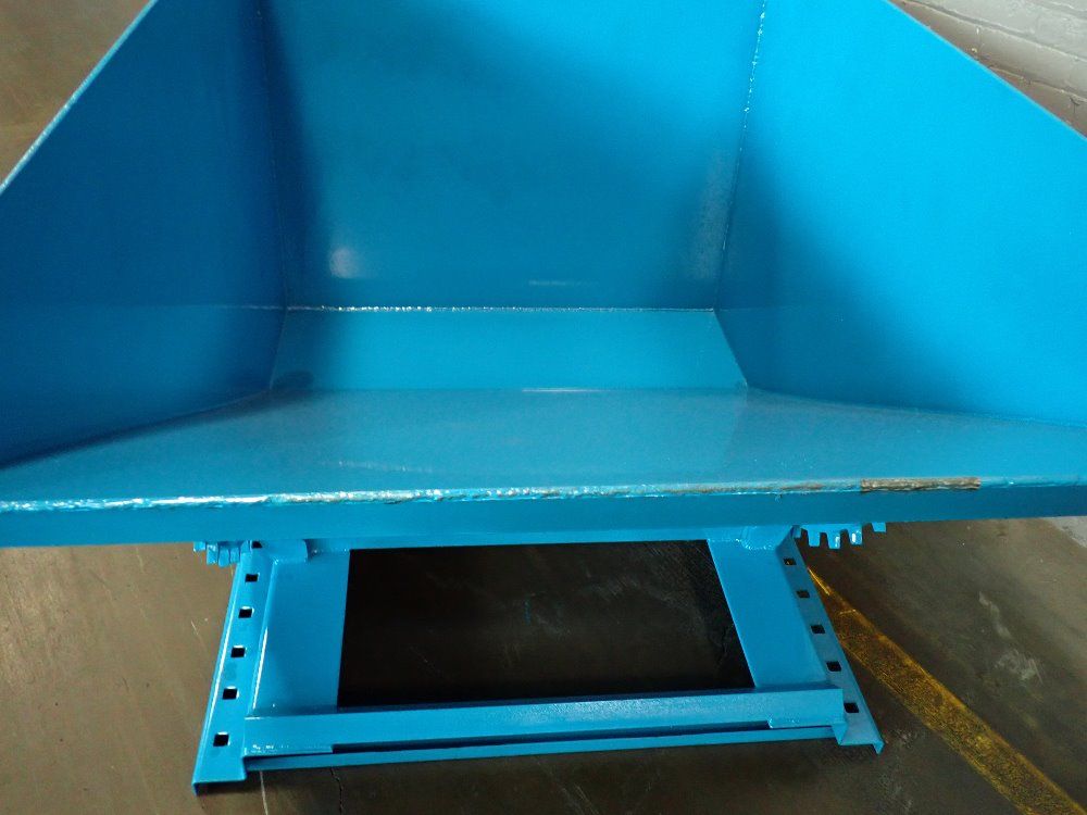 Marathon 2 Cu Yd / 6000# 2 Cubic Yard (6,000 Lb Capacity) Self-dumping Hopper With Posi-lock - Hd-200