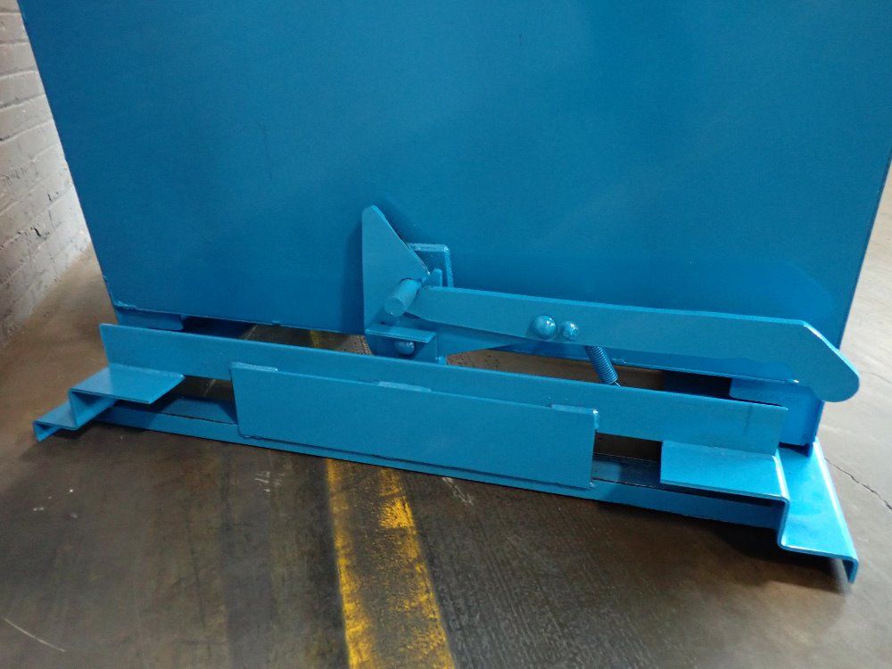 Marathon 2 Cu Yd / 6000# 2 Cubic Yard (6,000 Lb Capacity) Self-dumping Hopper With Posi-lock - Hd-200