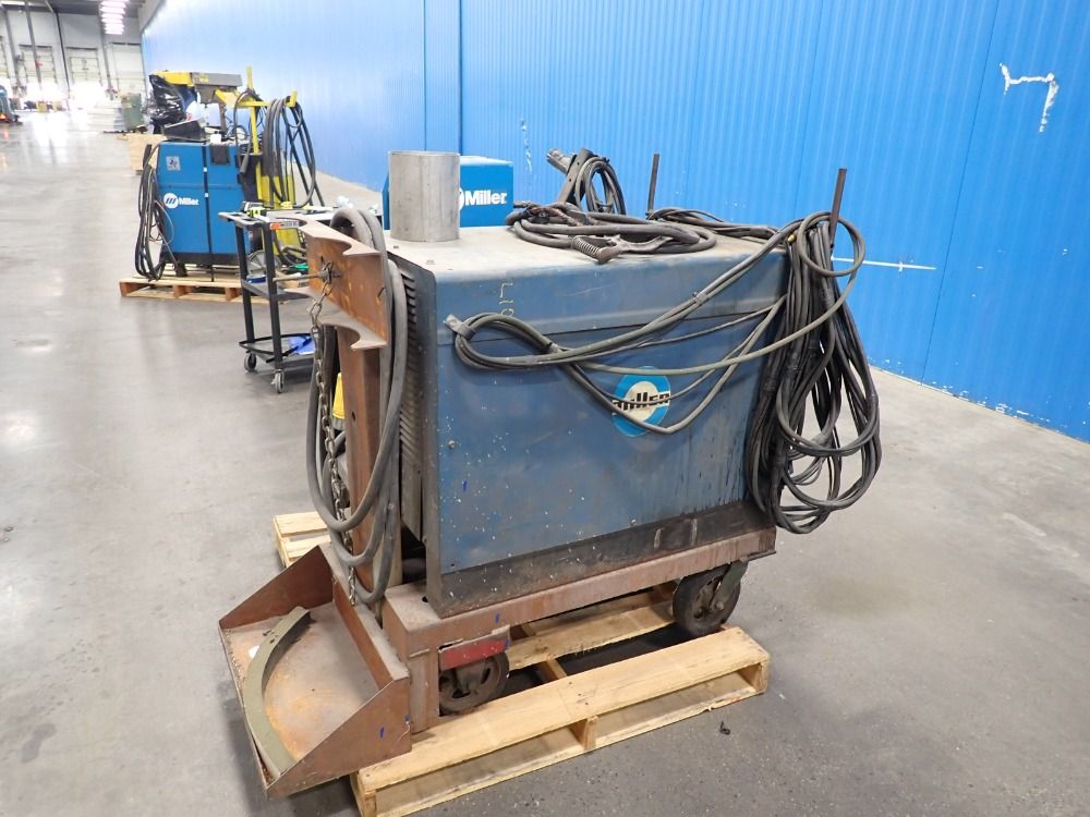 Miller Welder With Wire Feeder - Deltaweld 450