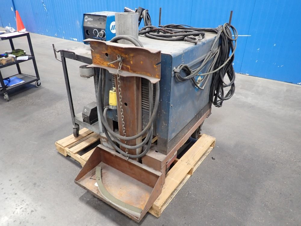 Miller Welder With Wire Feeder - Deltaweld 450