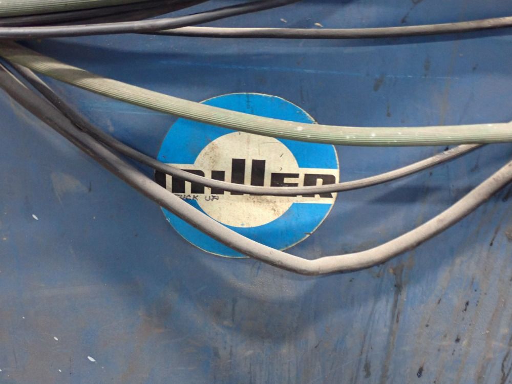 Miller Welder With Wire Feeder - Deltaweld 450