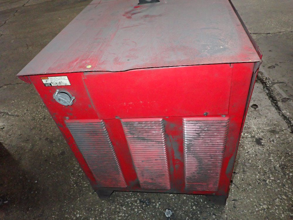 Lincoln Electric 600 Amps Welder - Ideal Arc Dc-600