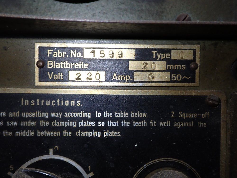 Wespa 15 1/2" Throat Vertical Band Saw - 1599