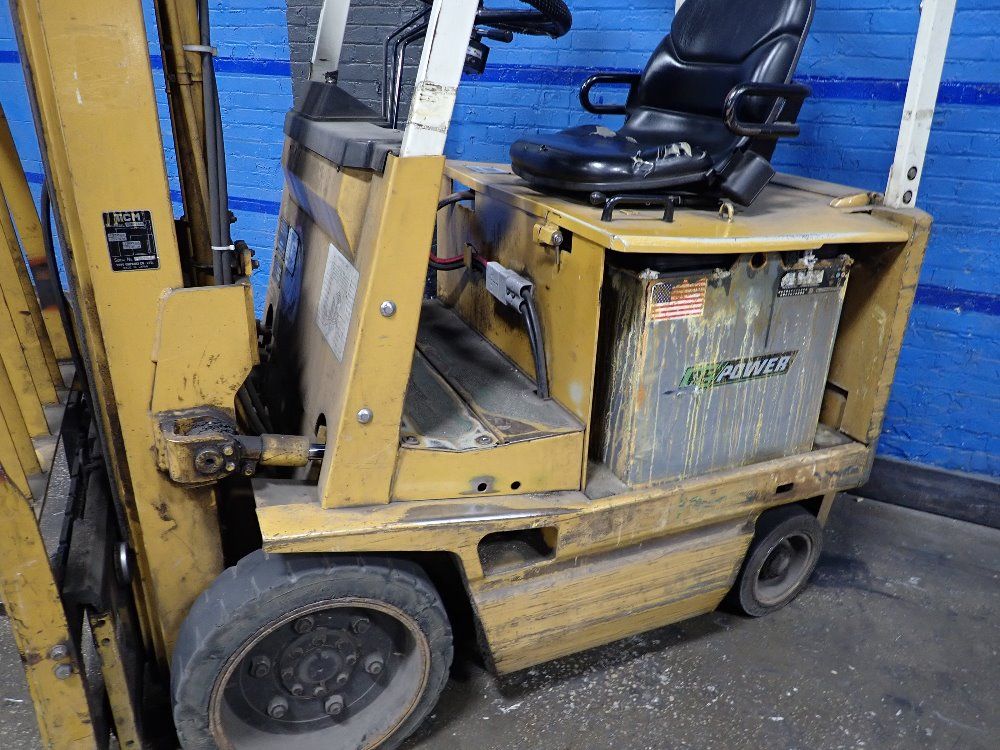 Tcm 2480 Lbs Electrical Forklift - Fcb15h2