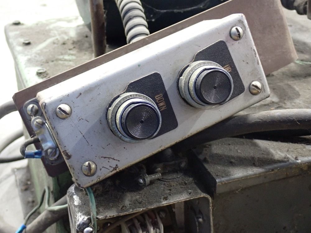 American Mfg. Co. Inc. 3000 Lbs. Hydraulic Scissor Lift Table - M-1170-2ba-s