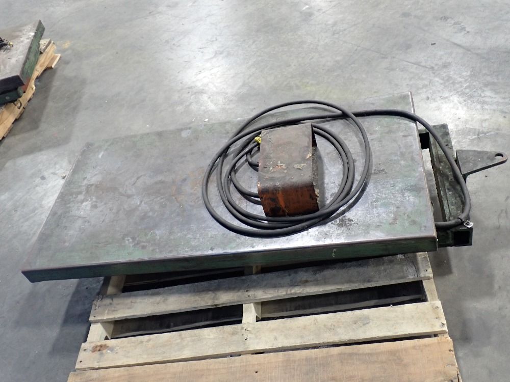 American Mfg. Co. Inc. Electric Lift Table