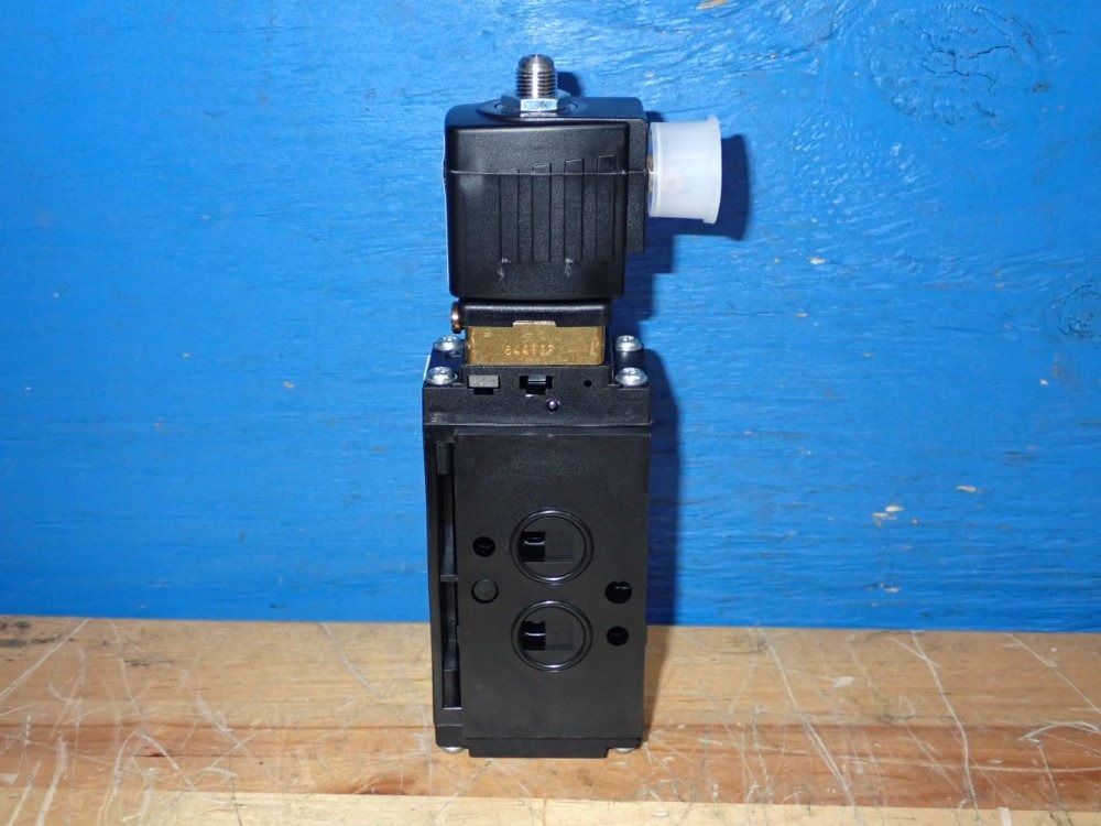 Burkert 115 Psi 6519 W 1/4 115 Psi Solenoid Valve - 6519