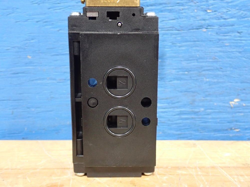 Burkert 115 Psi 6519 W 1/4 115 Psi Solenoid Valve - 6519