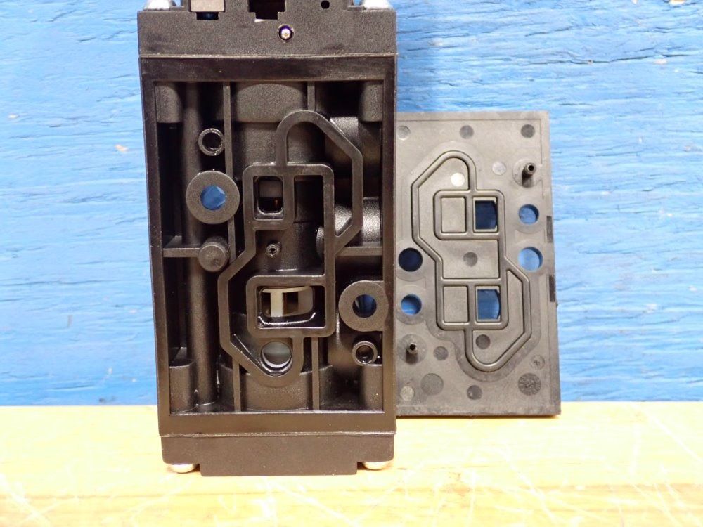 Burkert 115 Psi 6519 W 1/4 115 Psi Solenoid Valve - 6519