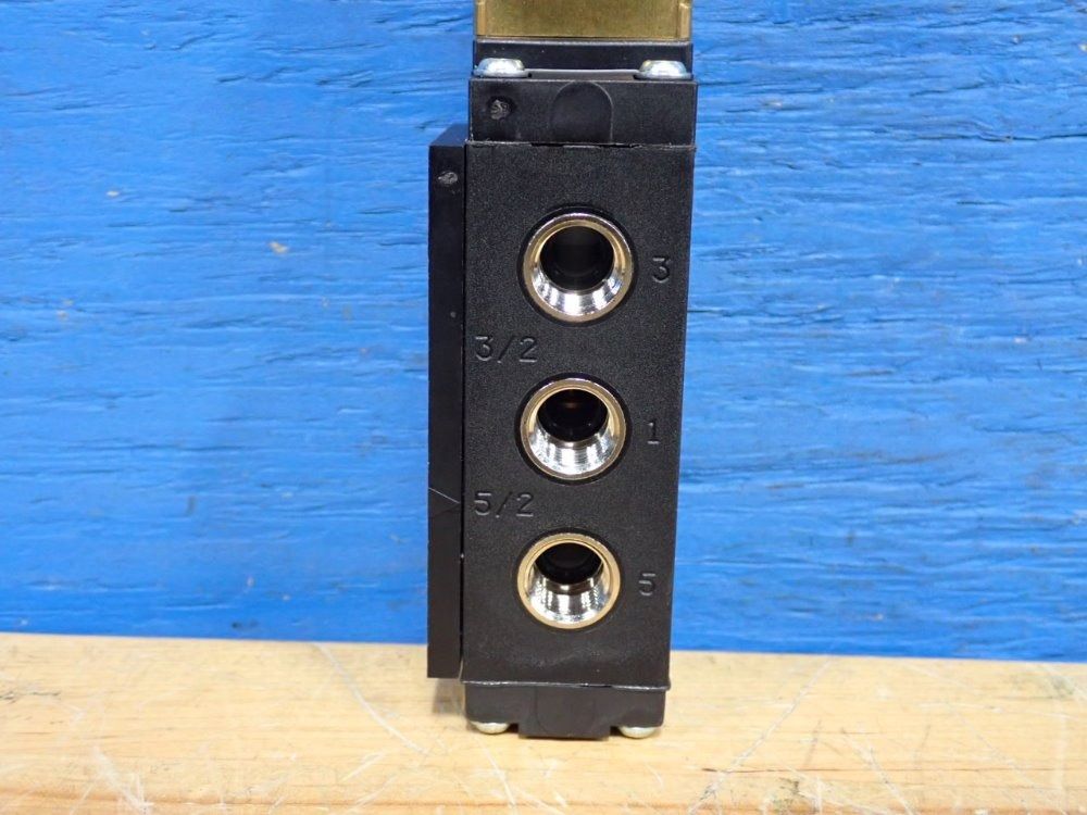 Burkert 115 Psi 6519 W 1/4 115 Psi Solenoid Valve - 6519