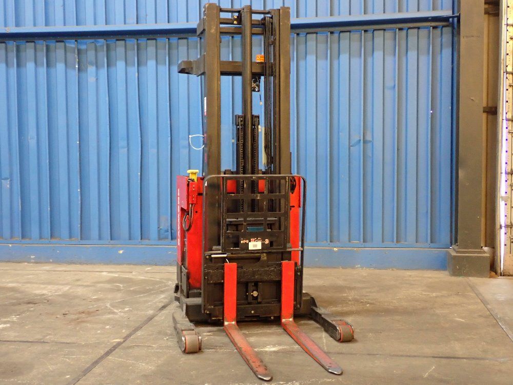Raymond 3000lbs Electric Reach Forklift - Easi-r35tt0
